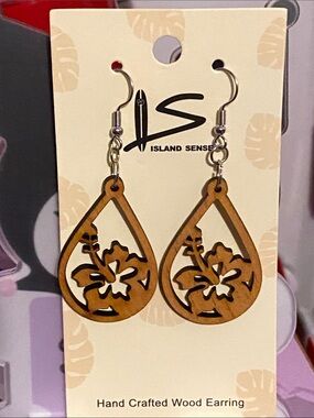 NWT Island Sense Handcrafted Wood hibiscus 🌺 Teardrop Earrings 🤎🖤